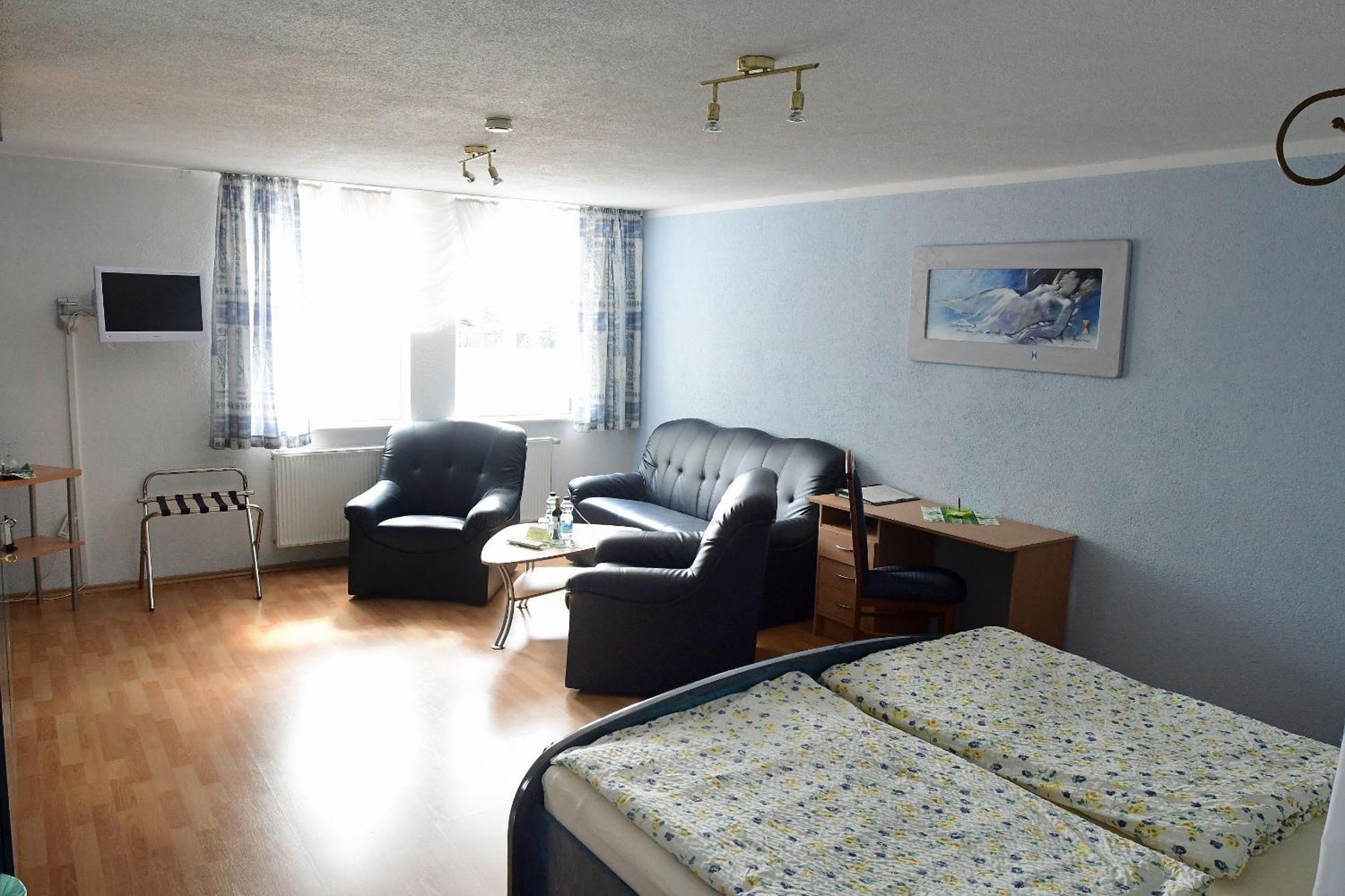 Hotel Garni Goldene Henne Arnstadt Room photo
