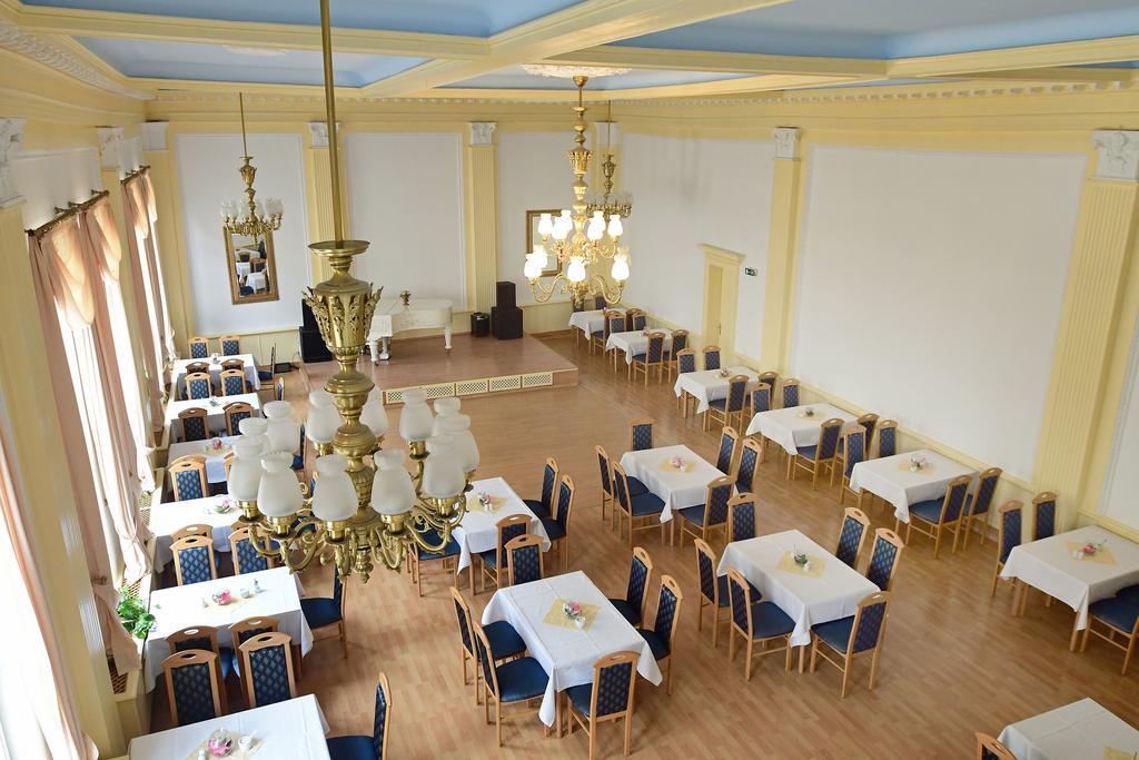 Hotel Garni Goldene Henne Arnstadt Exterior photo