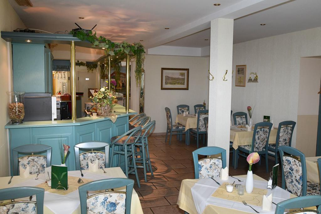 Hotel Garni Goldene Henne Arnstadt Exterior photo
