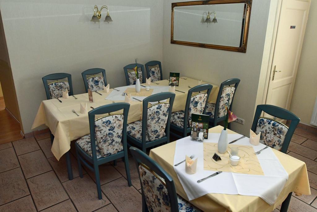 Hotel Garni Goldene Henne Arnstadt Exterior photo