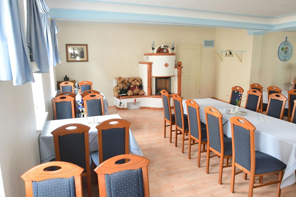 Hotel Garni Goldene Henne Arnstadt Exterior photo