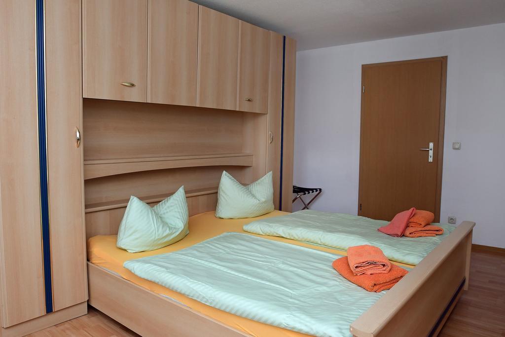 Hotel Garni Goldene Henne Arnstadt Room photo